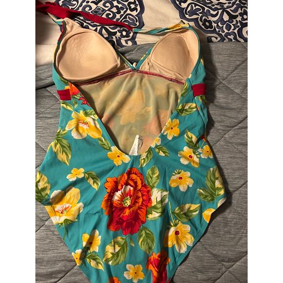 “Island Bloom” – Kathy Ireland Floral One-Piece Swimsuit (Size 14) - Picture 2 of 3